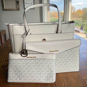 Michael Kors Maisie leather light cream large 3in1 tote bag. New with tags